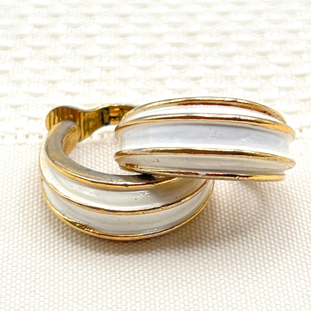 Vintage Trifari Gold Tone Ribbed Off White Enamel Huggie Hoop Clip-On Earrings